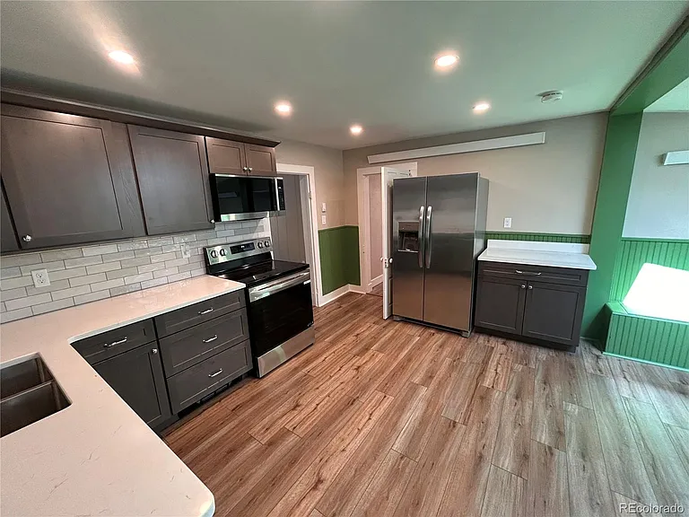 906 Main St — Photo 3