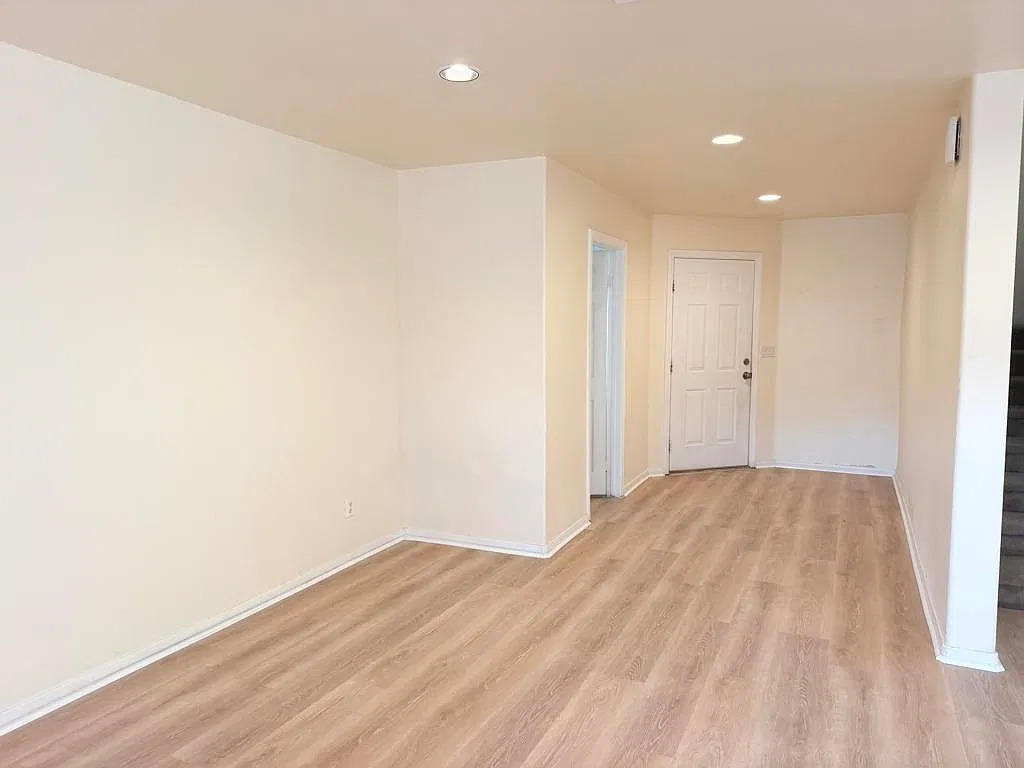 3 bed, 2.5 bath, 1687 sqft, $2,350 — Photo 3