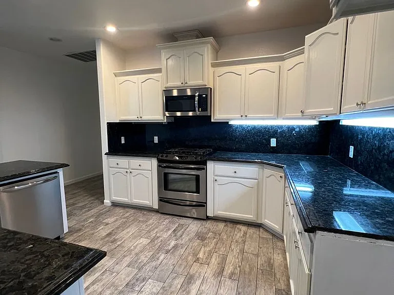 2724 Tecopa Ave — Photo 11
