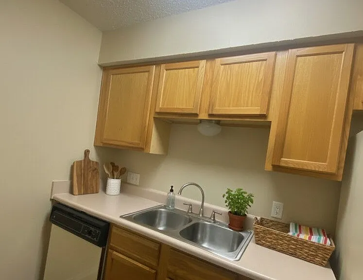 Oak Hollow Apartments — Photo 14