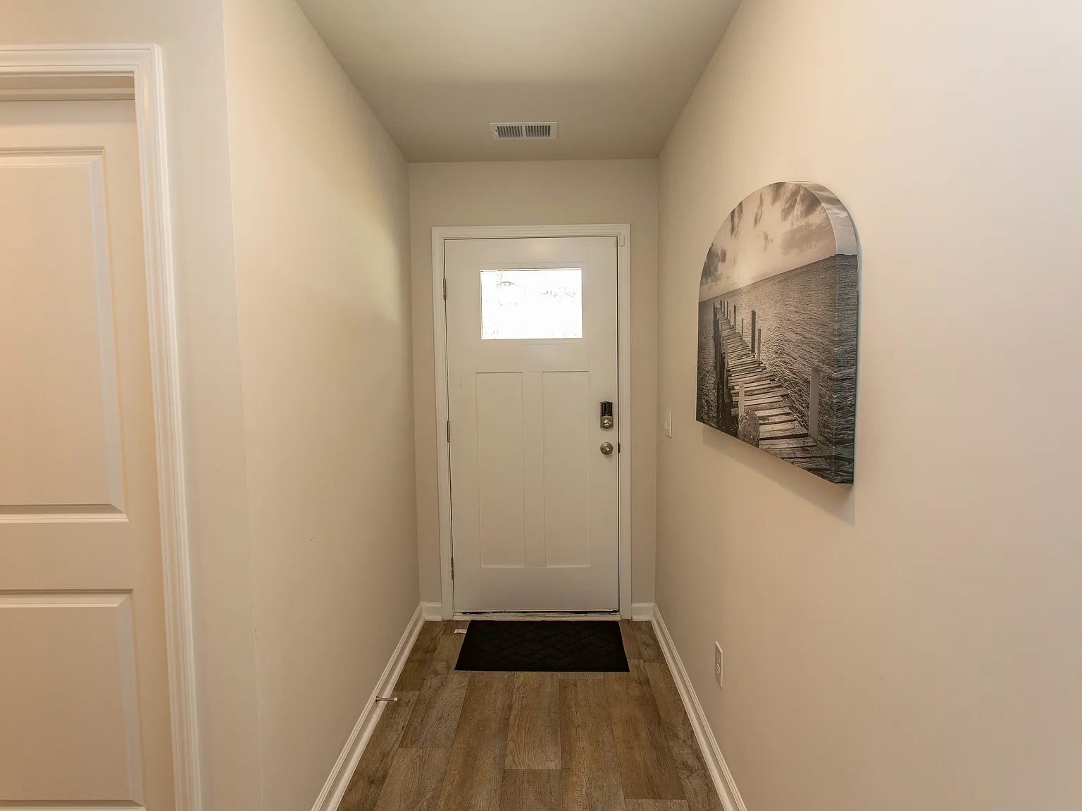 3 bed, 1256 sqft, $2,200 — Photo 3