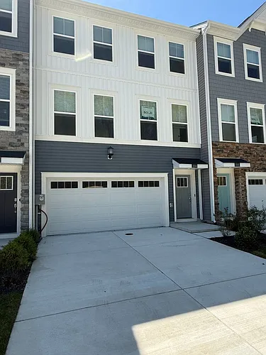 2104 Winterberry Ln Photo 1