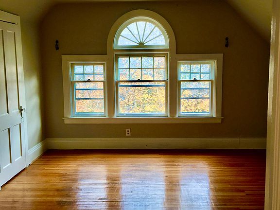 2nd image of 476 Norwood Ave #3