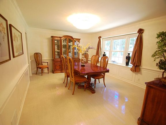 Dining Room - Porcelain tile floor, bay window