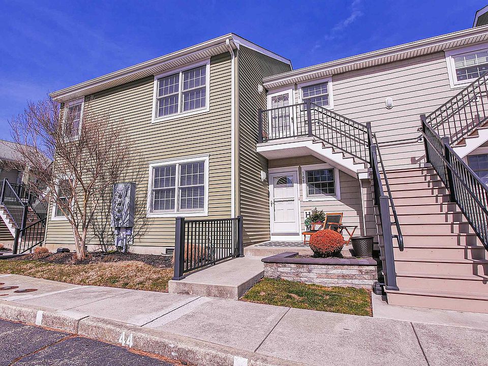 1st image of 109 Folger Ct #109