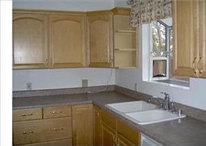 2nd image of 1324 E Brockton Ave