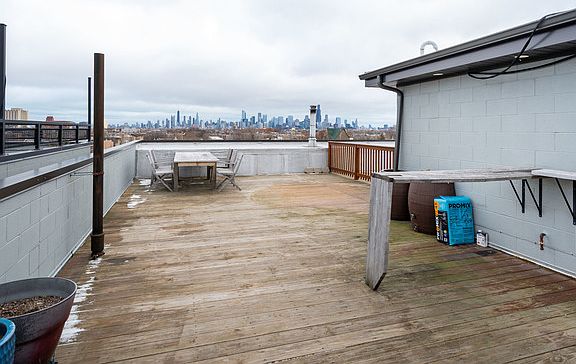 5th image of 934 N California Ave #4