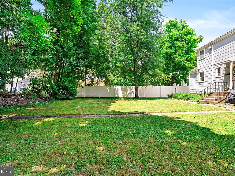 4 Pierson Pl #B — Photo 18