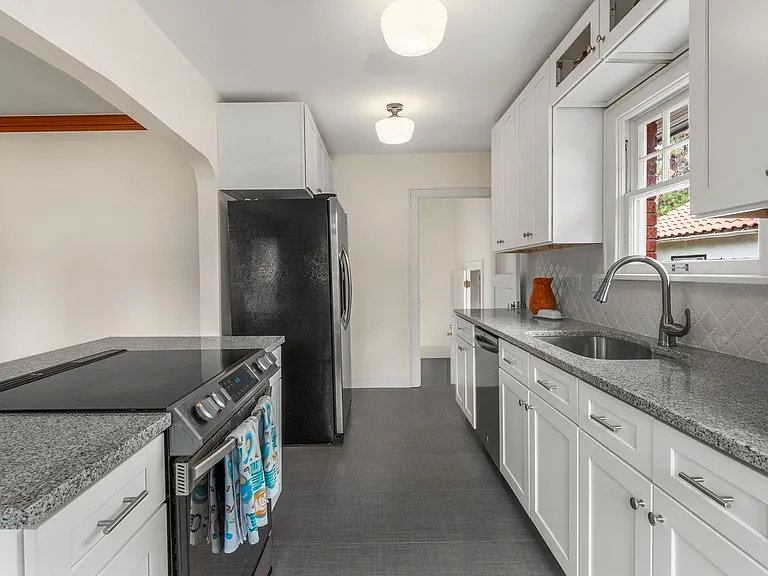 408 W 25th Ave — Photo 13