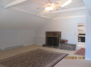 136 S Main St, Newtown, CT 06470