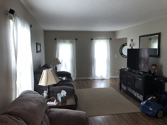3rd image of 5415 Stone Hill Dr