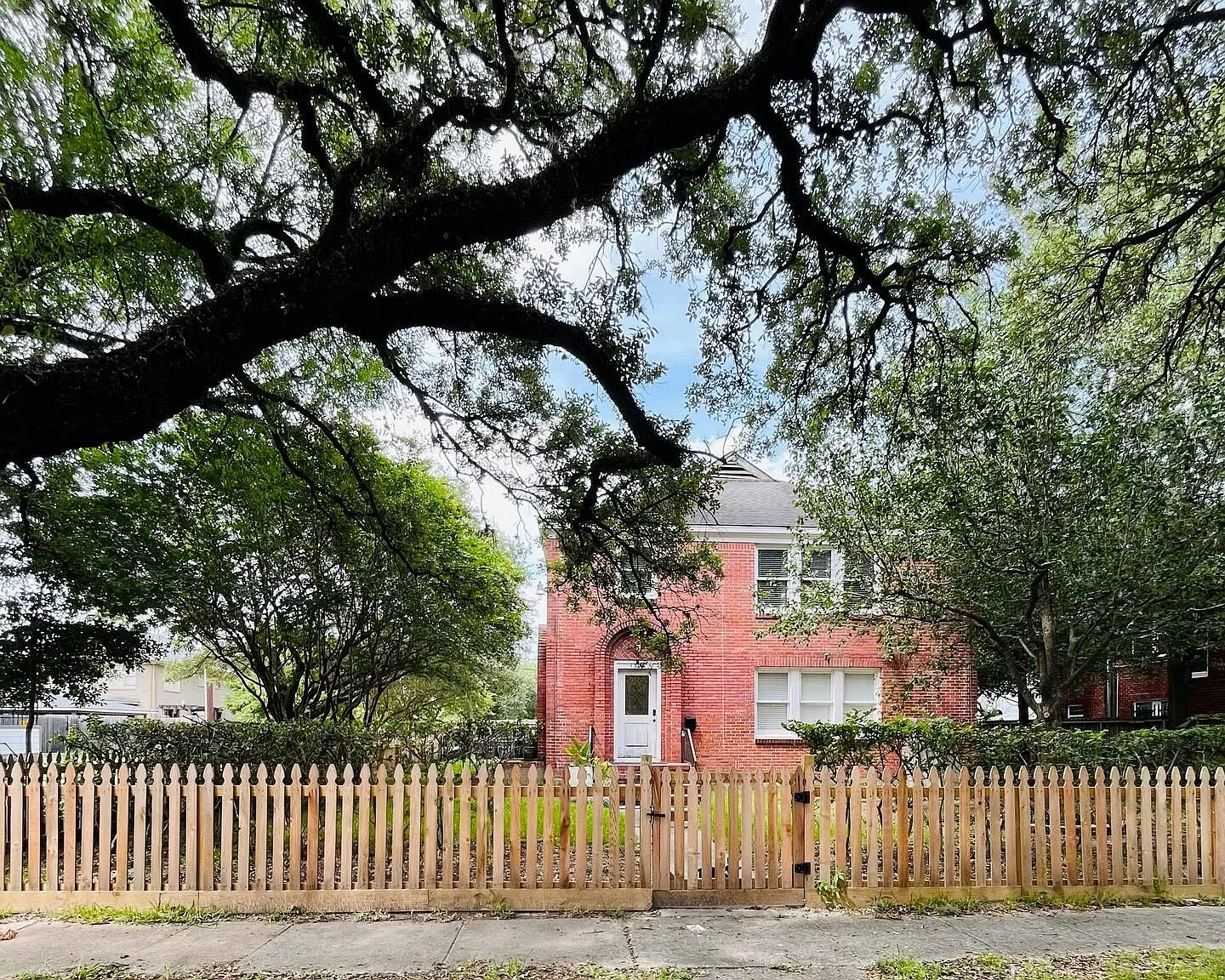 2 bed, 1.0 bath, 1600 sqft, $2,595 — Photo 2