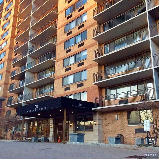 2nd image of 60 Parkway Dr E APT 9E