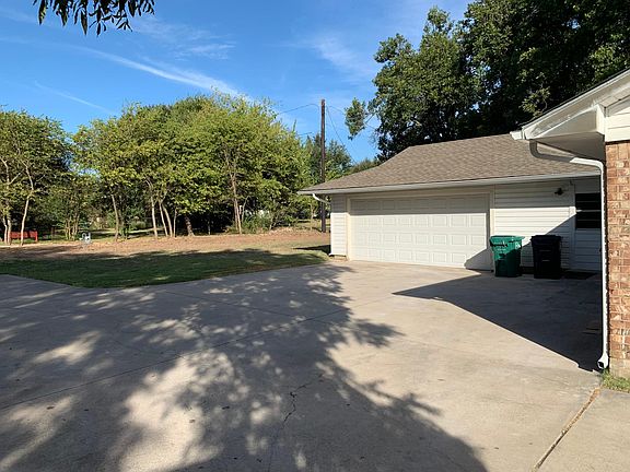 Huge back yard and friendly neighbors on all sides.