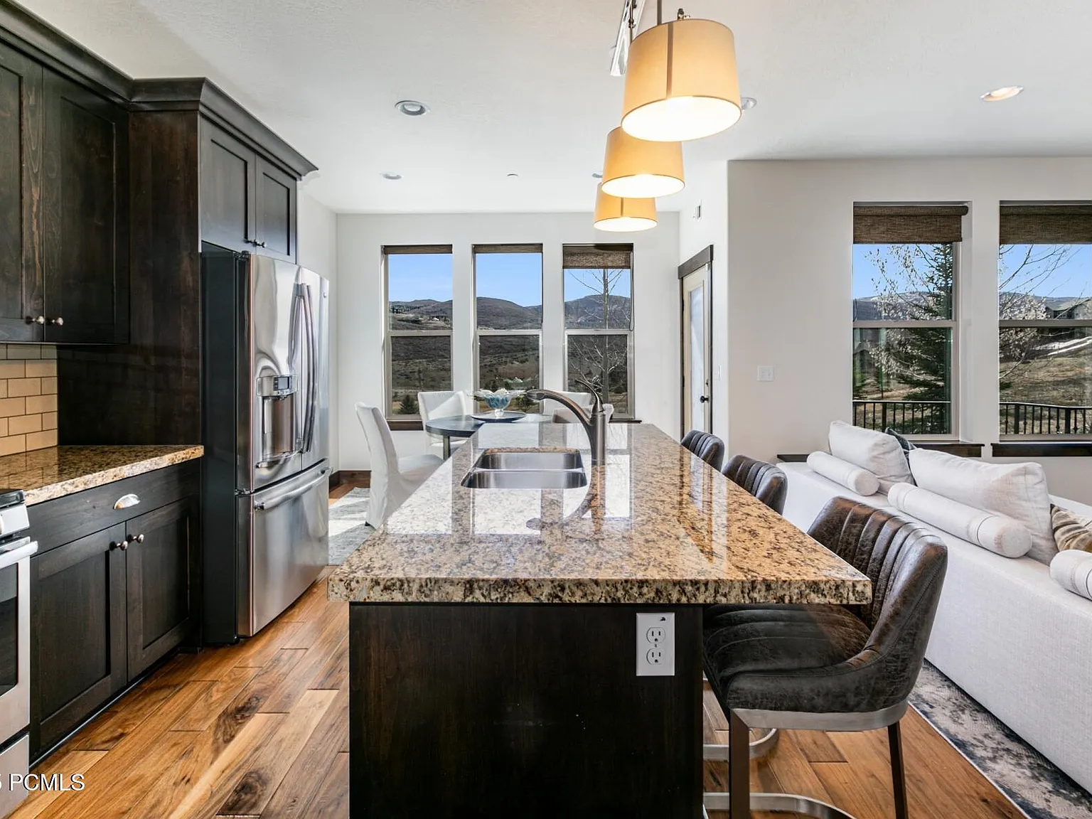 4 bed, 3.5 bath, 2402 sqft, $4,600 — Photo 3