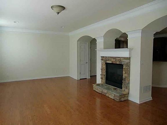 3rd image of 10905 Brunson Dr