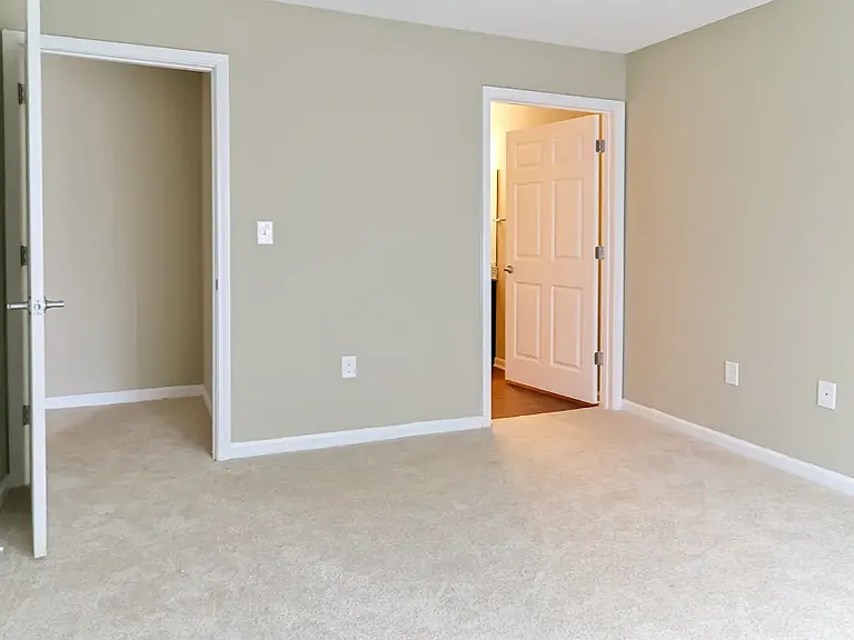 Summit Apartments — Photo 15