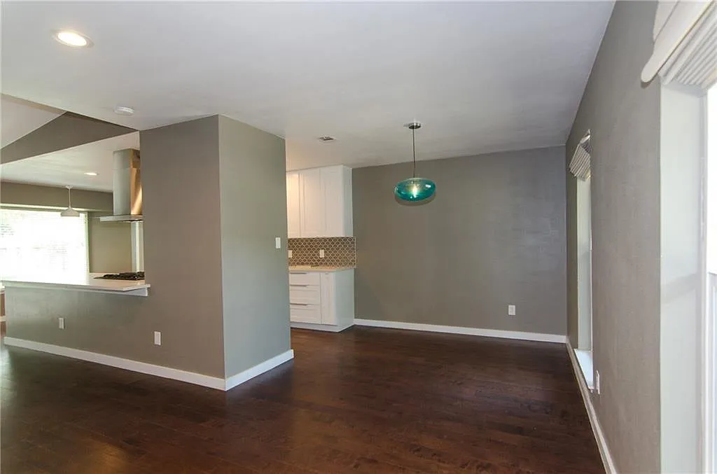 3 bed, 2.0 bath, 1563 sqft, $3,100 — Photo 4