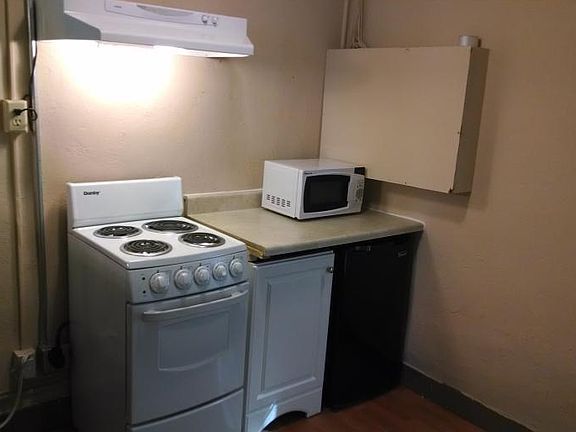 5th image of 1039 N 6th Ave APT 3