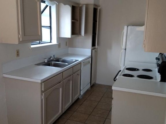 5th image of 109 W Westridge Dr