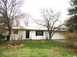 211 E Southmoor St, Manito, IL 61546
