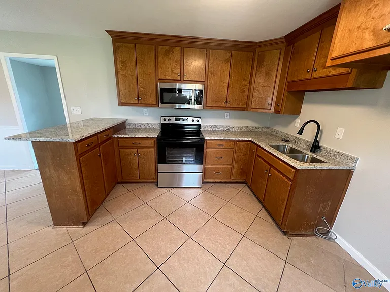 2211 Penhall Dr NE — Photo 4