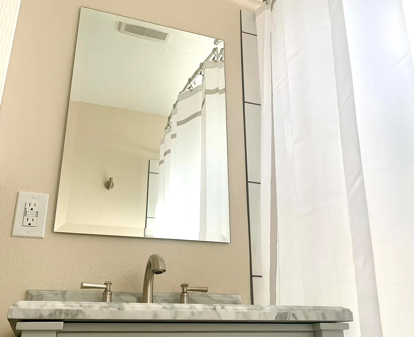 1077 Colorado Blvd — Photo 3