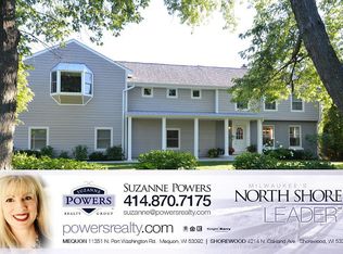 923 E Manor Cir, Bayside, WI 53217