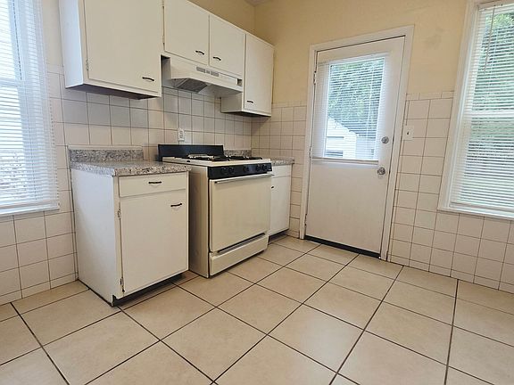 3rd image of 1307 Jackson St