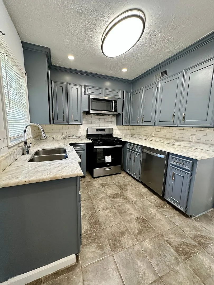 Beautiful Newly Renovated Home in North Jackson!! — Photo 2