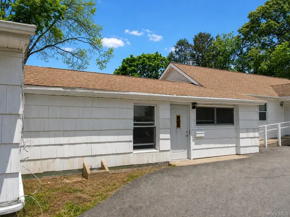 36 Burr Rd, East Northport, NY 11731