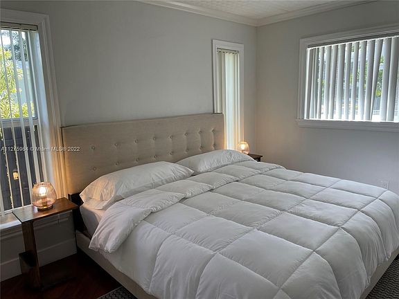 3rd image of 1005 N Southlake Dr #1