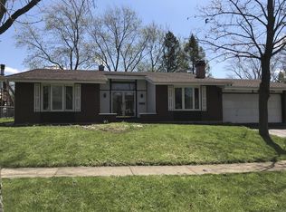 6033 Sherman Dr, Woodridge, IL 60517