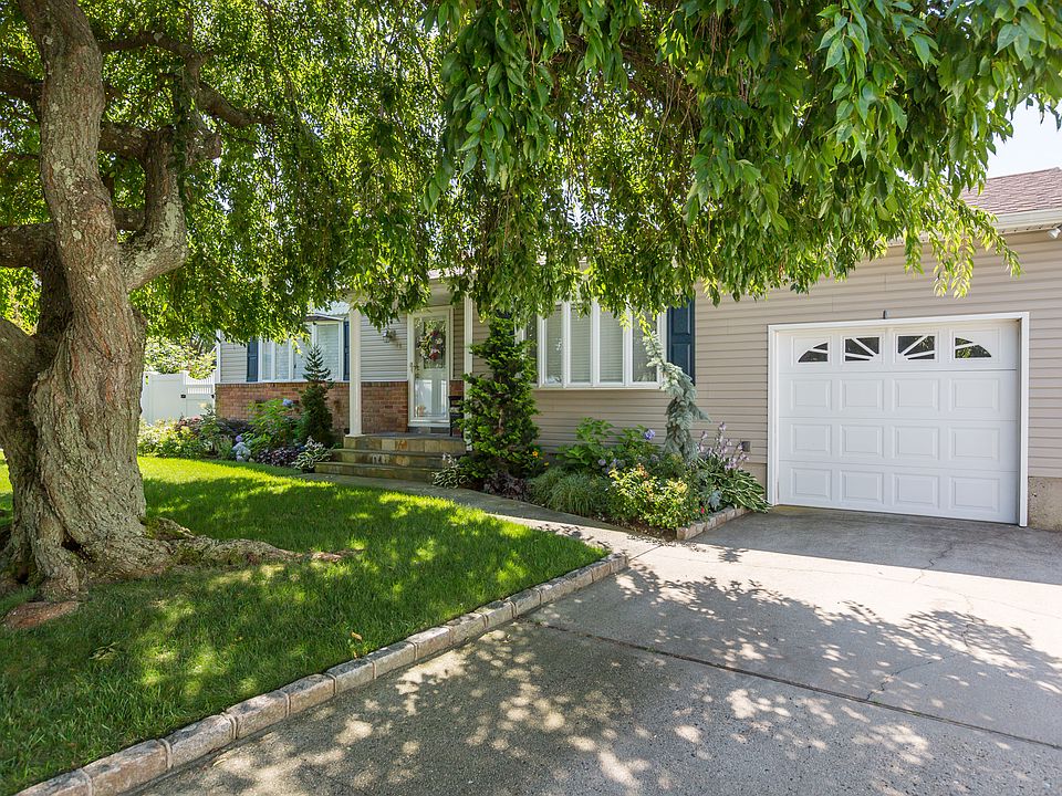 1st image of 86 Stewart Ave