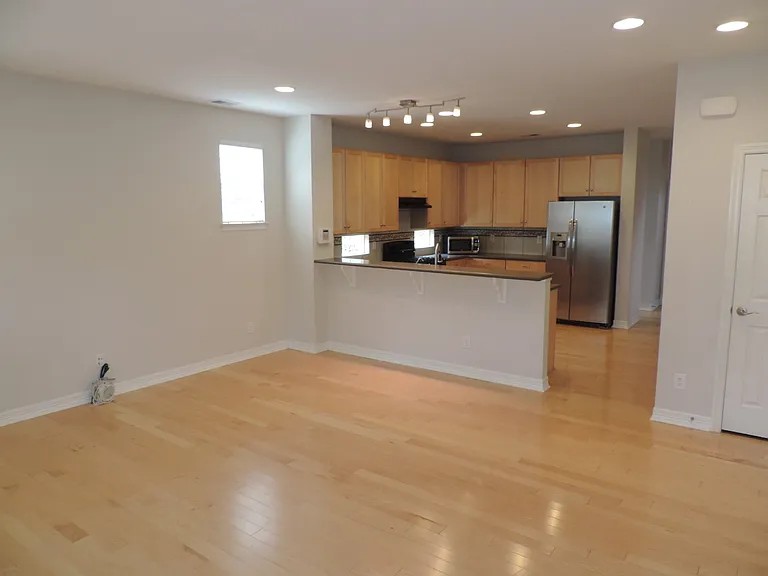 2246 Ulster St — Photo 6