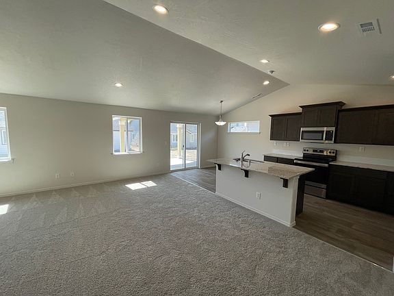 4th image of 1117 Maple Dr W