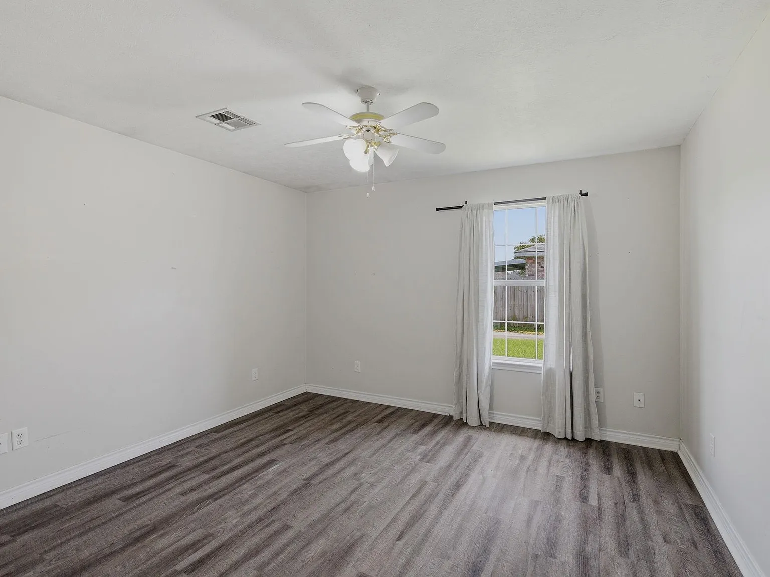3 bed, 1463 sqft, $2,000 — Photo 4