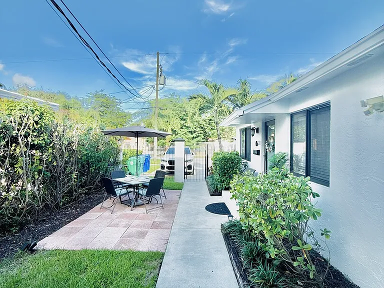 SW 31st Ave — Photo 37