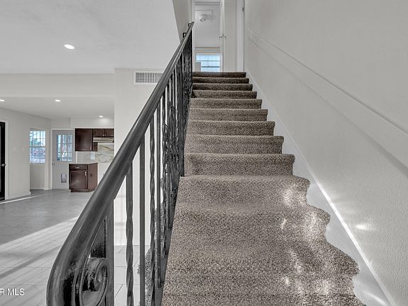 5th image of 10072 Kenworthy St