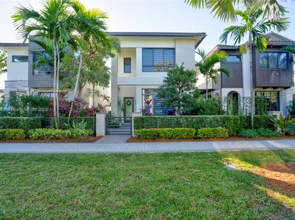 8213 NW 44th Ter, Doral, FL 33166