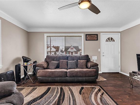 4th image of 20920 Wilmore Ave