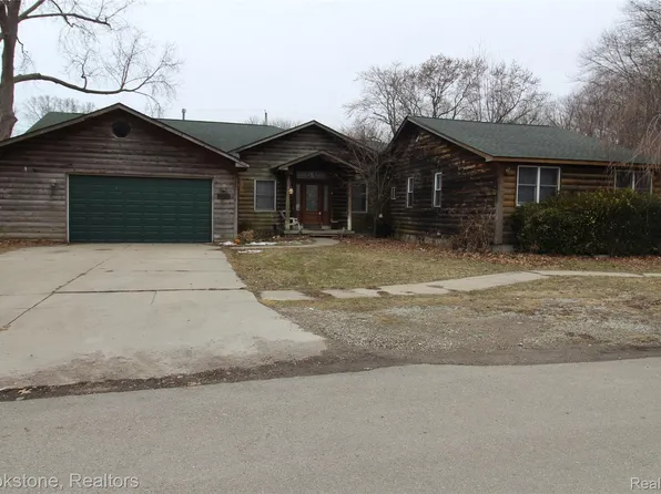 27796 Moran St, Harrison Township, MI 48045