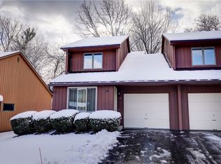 19 Spring Hl, Fairport, NY 14450