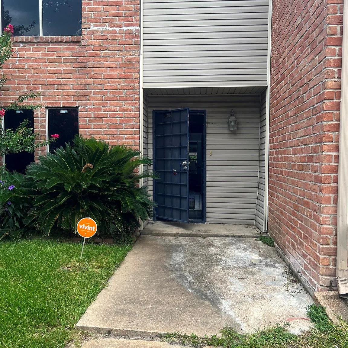 2 bed, 1.5 bath, 1280 sqft, $1,375 — Photo 1
