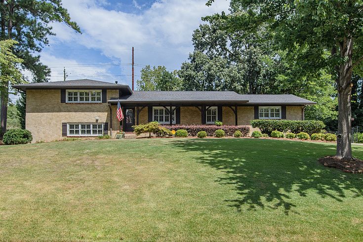 2nd image of 1712 Carovel Cir