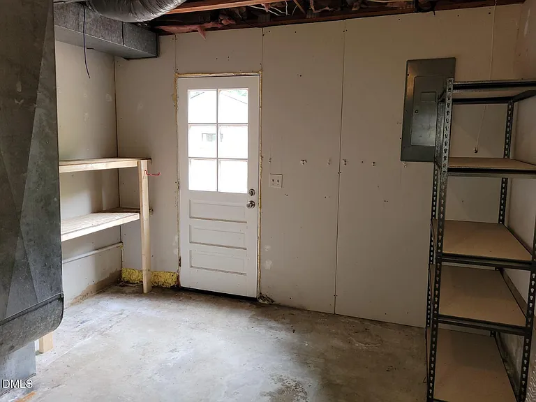 304 Holtz Ln — Photo 25