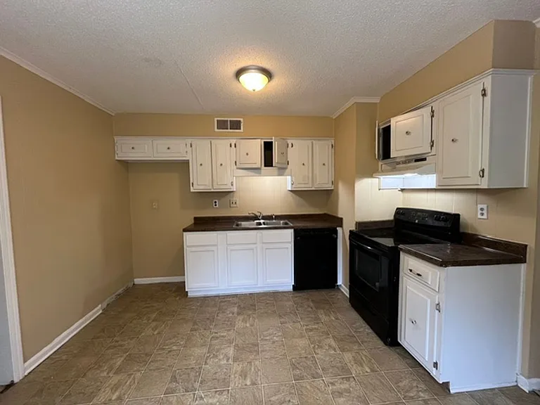 5751 Chapel Hill Dr — Photo 3