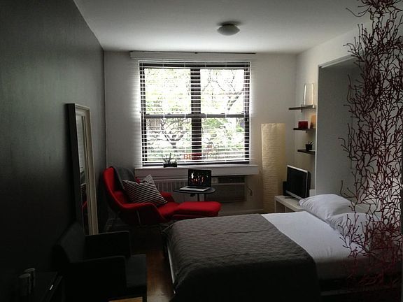 5th image of 317 W 22nd St APT 4D