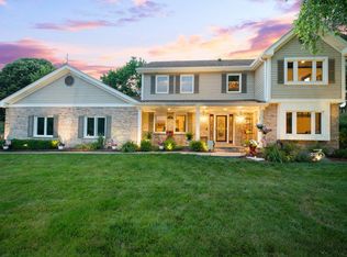 950 Stonehaven Dr, Elgin, IL 60124