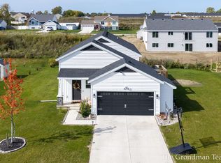 4272 Old Farm Dr, Wayland, MI 49348
